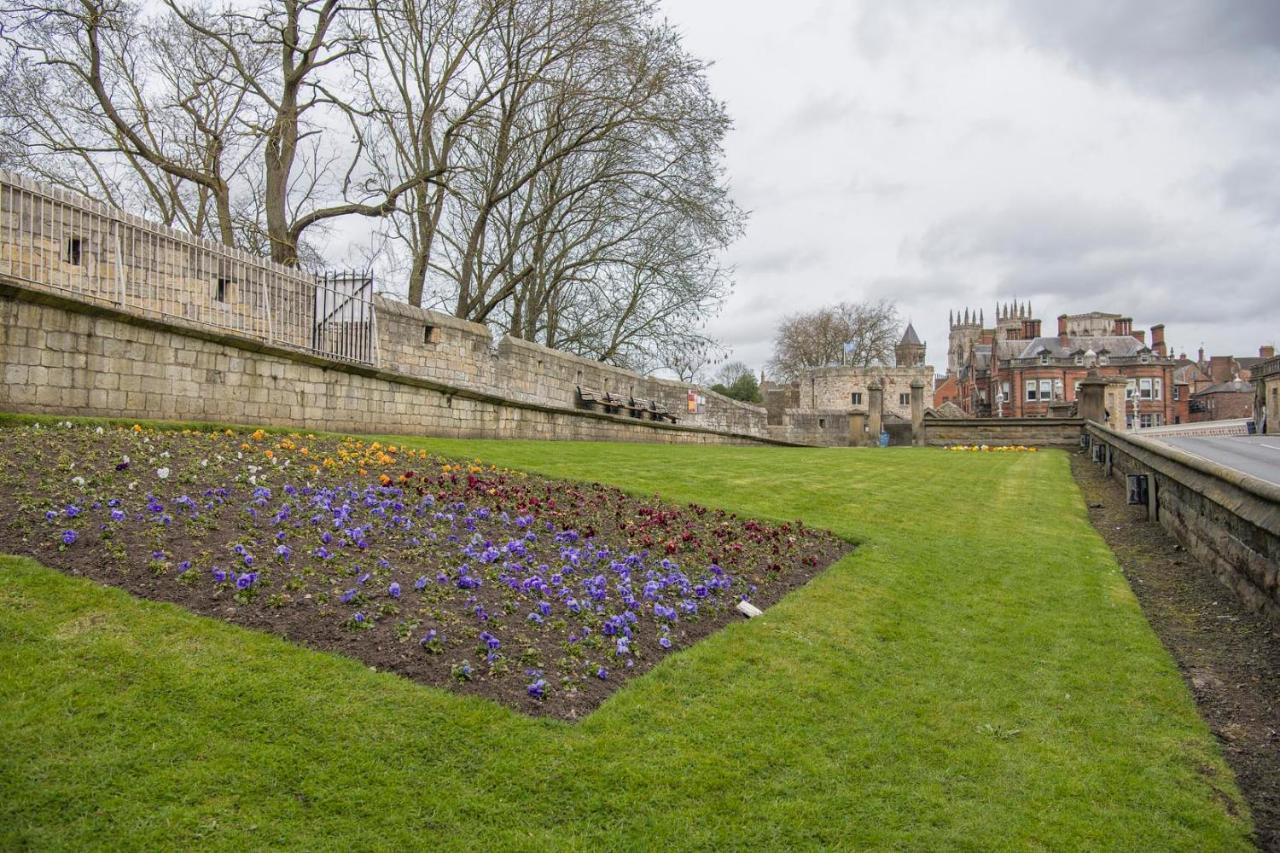 St Helen'S House With Minster Views Appartement York Buitenkant foto